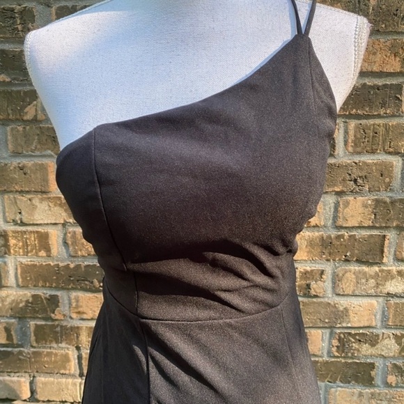 NWT Hello Molly Taking it Back One Shoulder Dress Black M Wedding Guest Formal - Picture 4 of 6